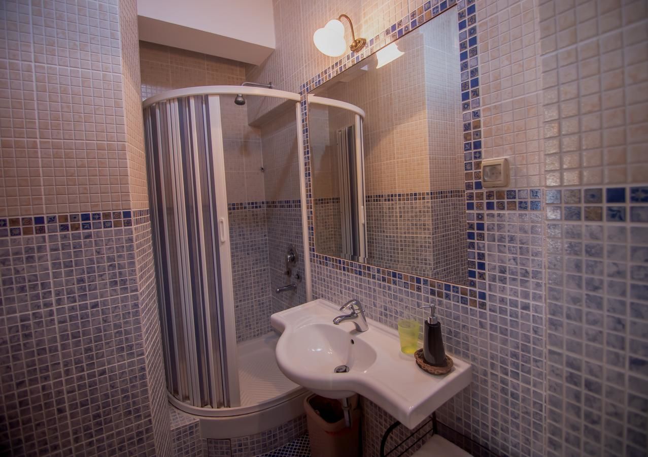 Отели типа «постель и завтрак» Apartments and Rooms Levantin Inn Свети-Стефан