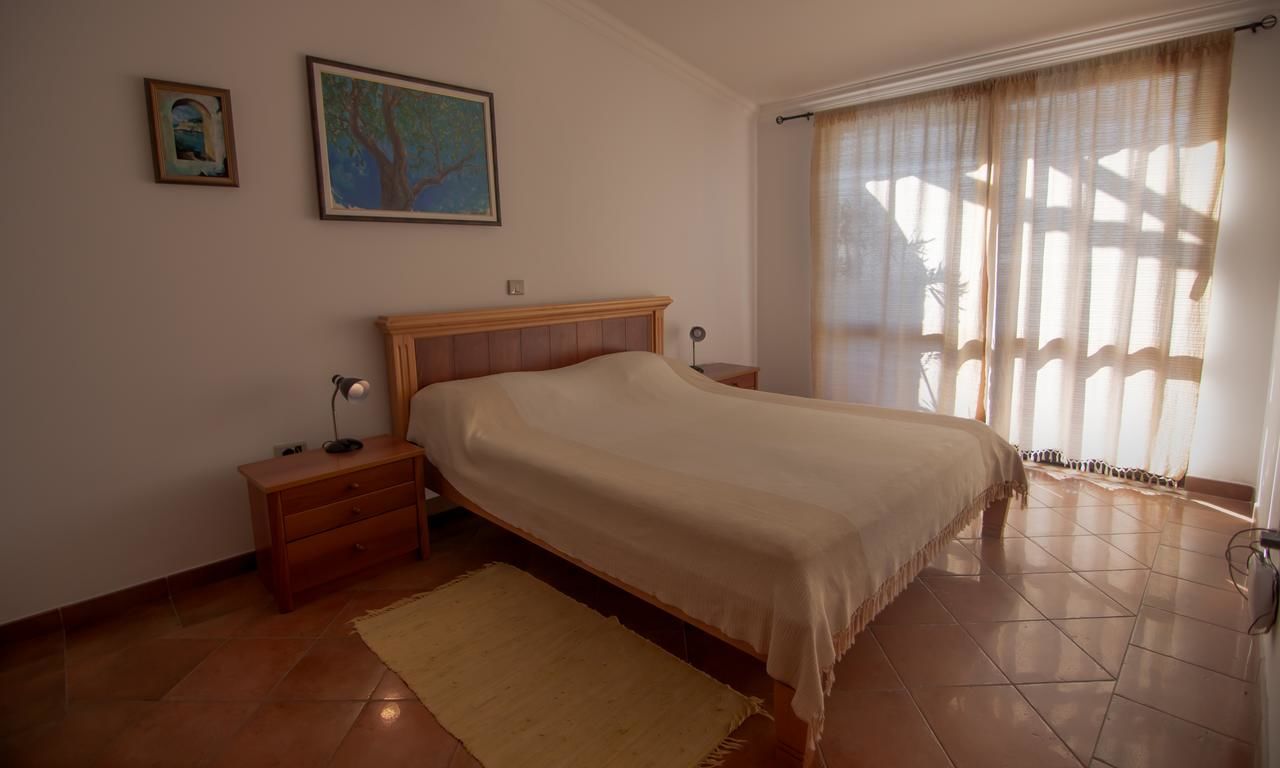 Отели типа «постель и завтрак» Apartments and Rooms Levantin Inn Свети-Стефан