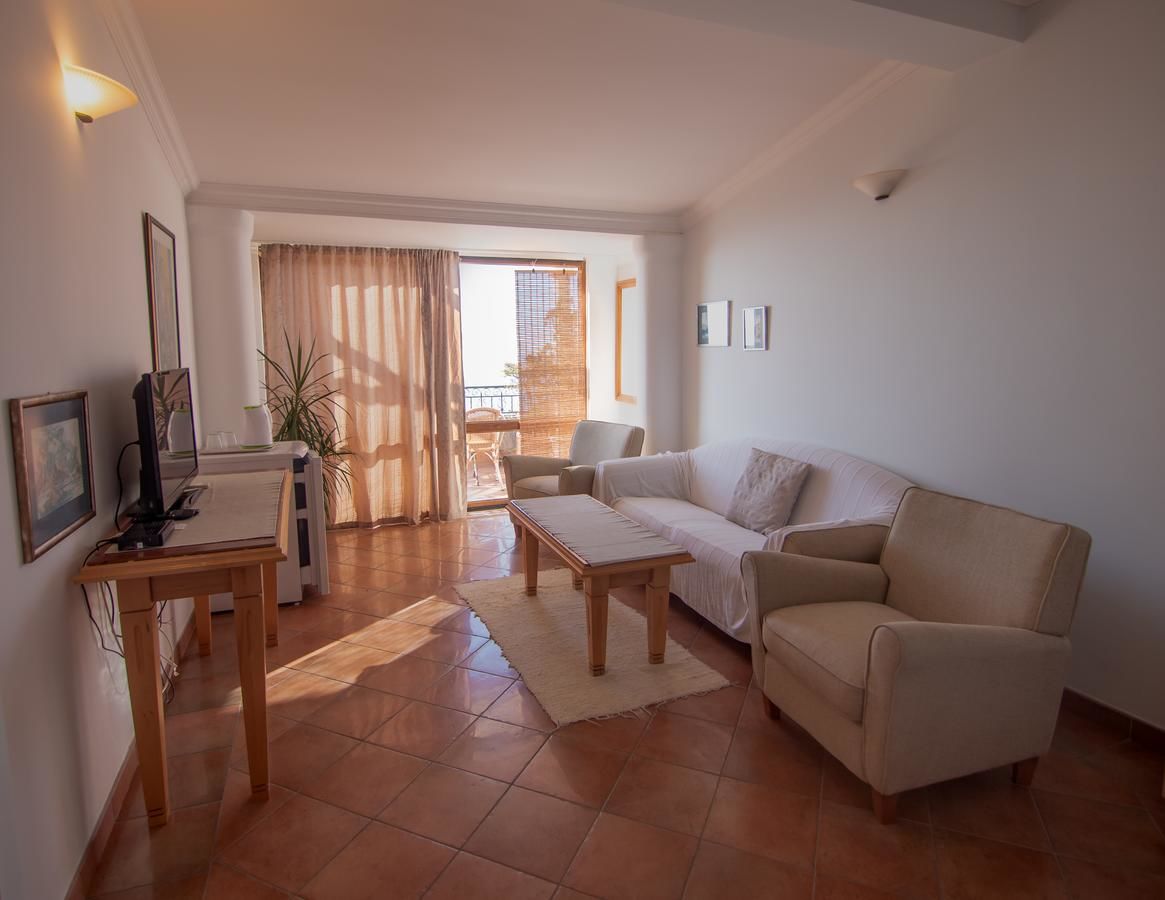 Отели типа «постель и завтрак» Apartments and Rooms Levantin Inn Свети-Стефан