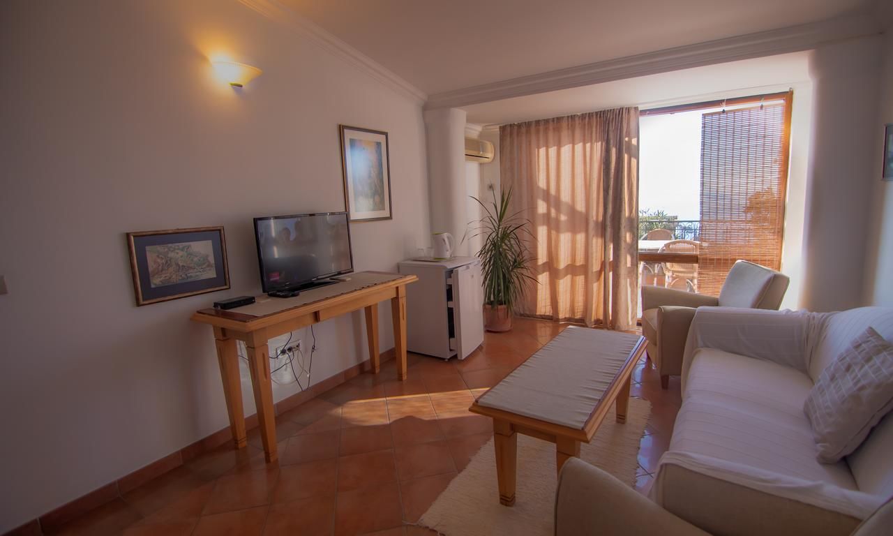Отели типа «постель и завтрак» Apartments and Rooms Levantin Inn Свети-Стефан