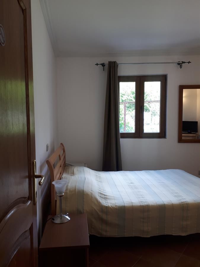 Отели типа «постель и завтрак» Apartments and Rooms Levantin Inn Свети-Стефан