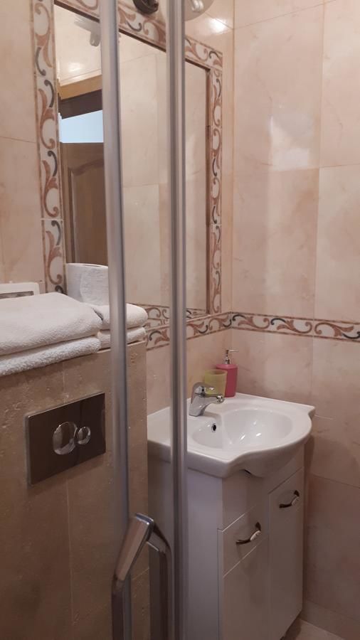 Отели типа «постель и завтрак» Apartments and Rooms Levantin Inn Свети-Стефан