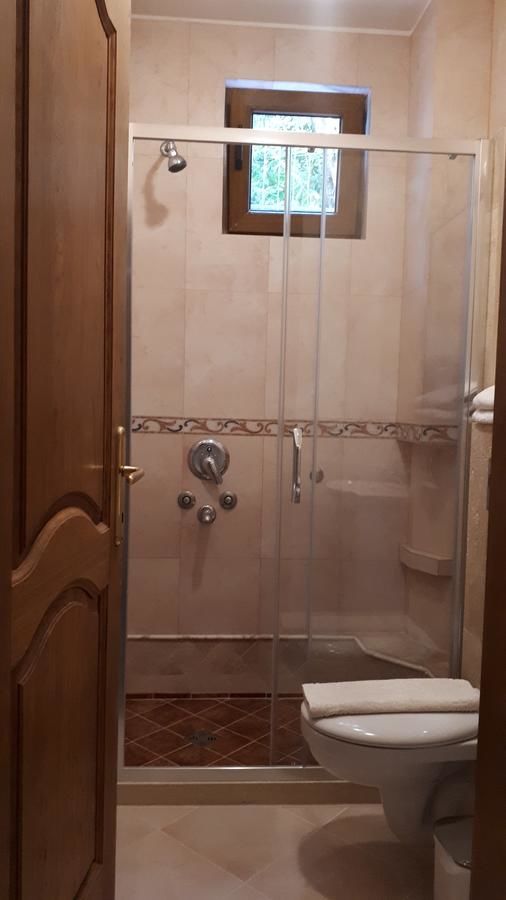 Отели типа «постель и завтрак» Apartments and Rooms Levantin Inn Свети-Стефан