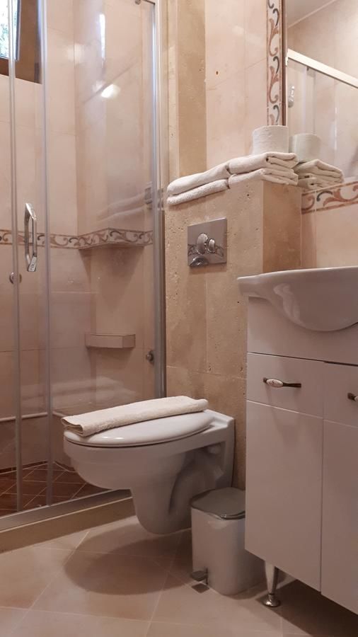 Отели типа «постель и завтрак» Apartments and Rooms Levantin Inn Свети-Стефан