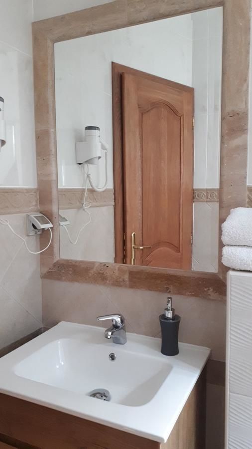 Отели типа «постель и завтрак» Apartments and Rooms Levantin Inn Свети-Стефан