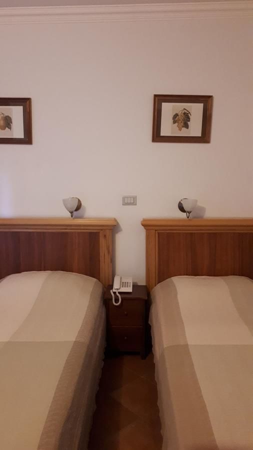 Отели типа «постель и завтрак» Apartments and Rooms Levantin Inn Свети-Стефан