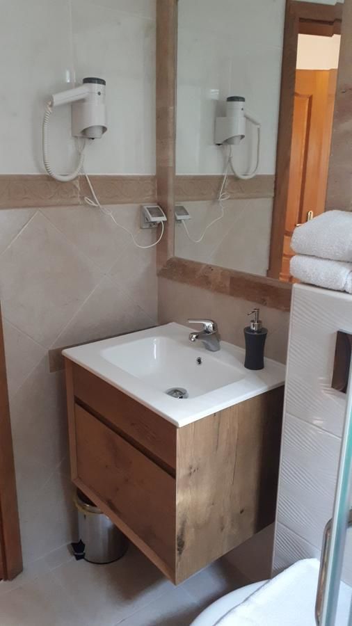 Отели типа «постель и завтрак» Apartments and Rooms Levantin Inn Свети-Стефан