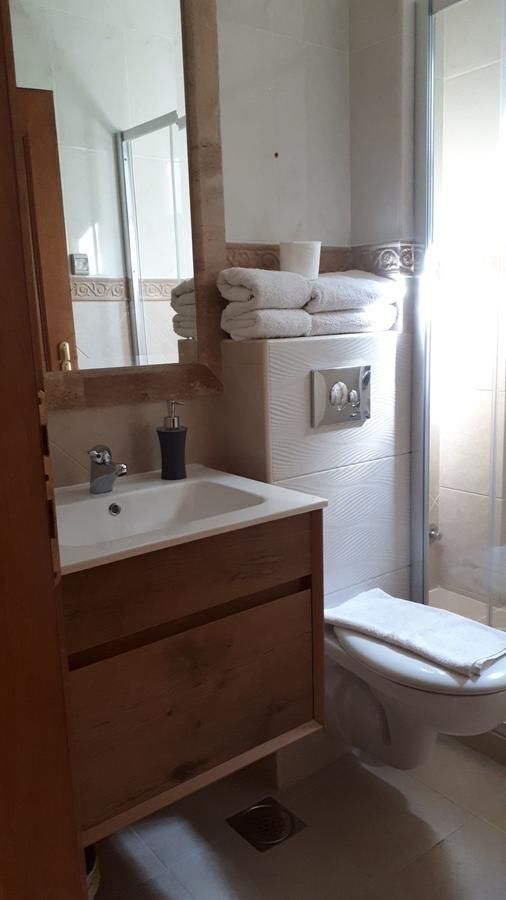 Отели типа «постель и завтрак» Apartments and Rooms Levantin Inn Свети-Стефан