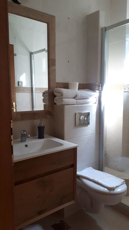 Отели типа «постель и завтрак» Apartments and Rooms Levantin Inn Свети-Стефан