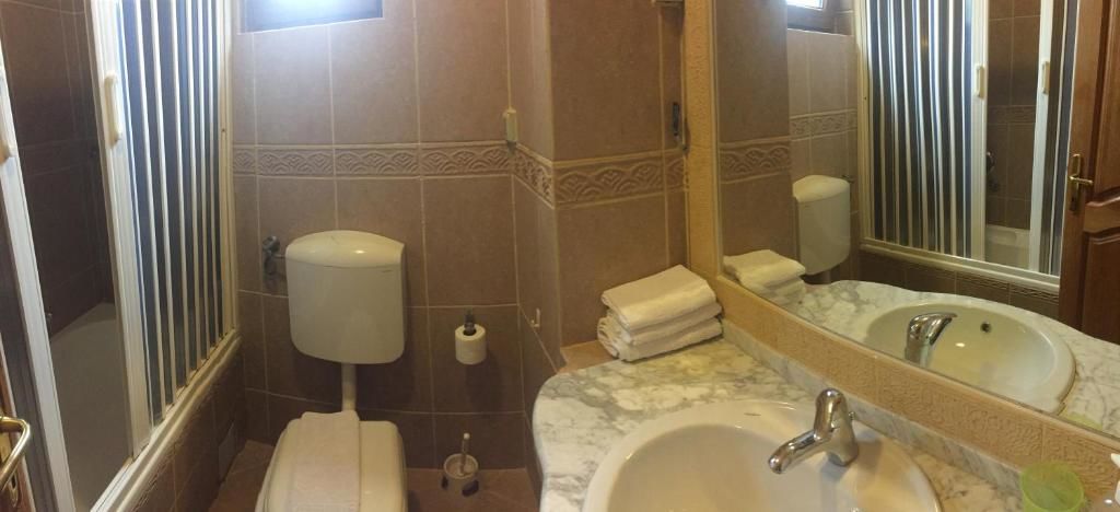 Отели типа «постель и завтрак» Apartments and Rooms Levantin Inn Свети-Стефан