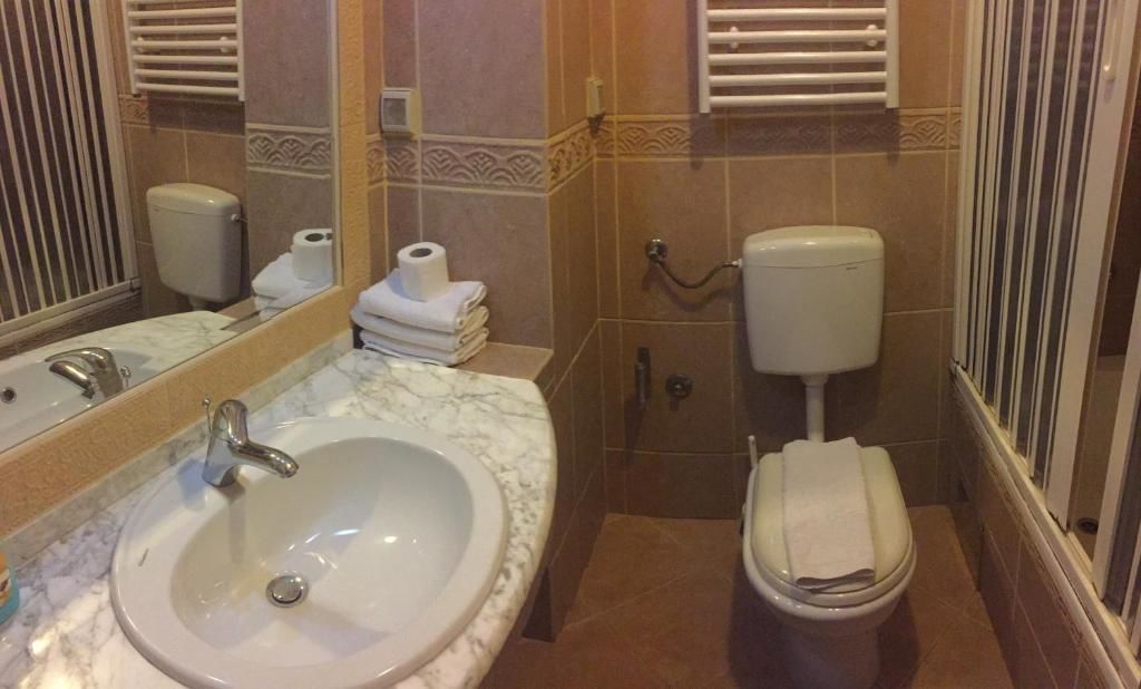 Отели типа «постель и завтрак» Apartments and Rooms Levantin Inn Свети-Стефан