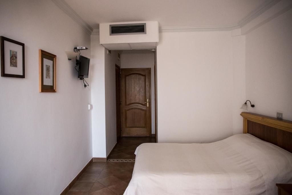 Отели типа «постель и завтрак» Apartments and Rooms Levantin Inn Свети-Стефан-60