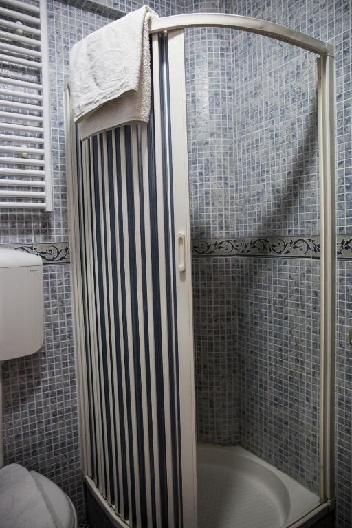 Отели типа «постель и завтрак» Apartments and Rooms Levantin Inn Свети-Стефан-63