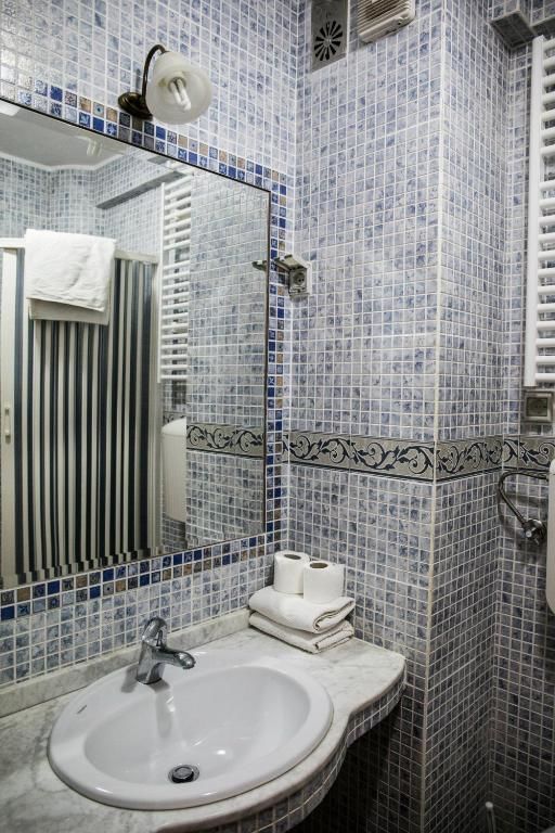 Отели типа «постель и завтрак» Apartments and Rooms Levantin Inn Свети-Стефан