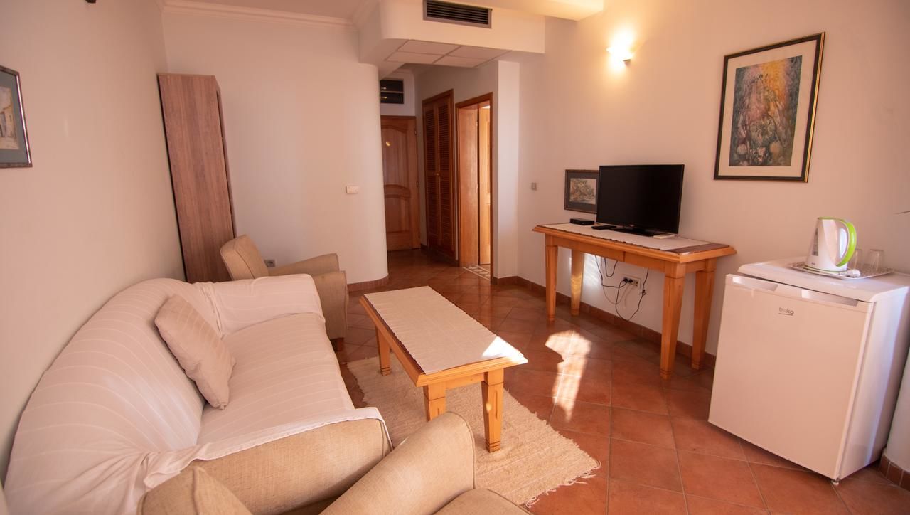 Отели типа «постель и завтрак» Apartments and Rooms Levantin Inn Свети-Стефан