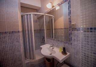 Отели типа «постель и завтрак» Apartments and Rooms Levantin Inn Свети-Стефан Люкс, вид на море-10