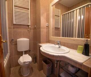 Отели типа «постель и завтрак» Apartments and Rooms Levantin Inn Свети-Стефан Люкс, вид на море-8