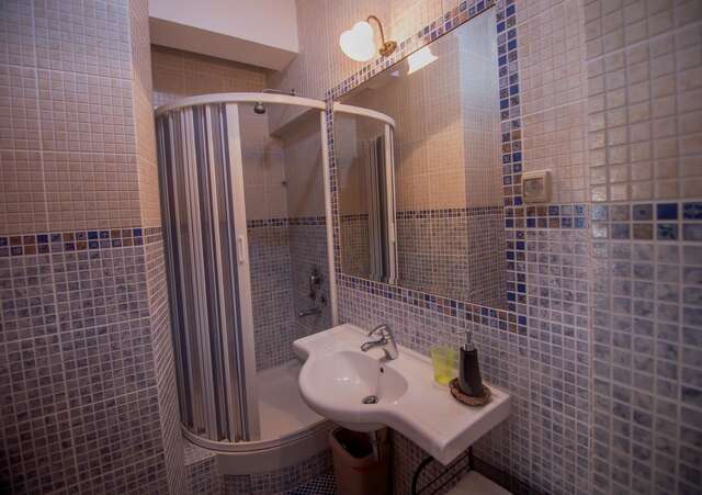 Отели типа «постель и завтрак» Apartments and Rooms Levantin Inn Свети-Стефан-13