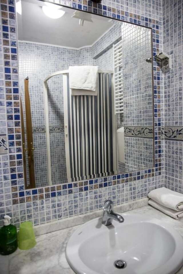 Отели типа «постель и завтрак» Apartments and Rooms Levantin Inn Свети-Стефан-61